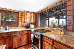 Private kitchen - Architectural Gem With Infinity Pool Ocean Views - Vrkcv (Kailua-Kona)