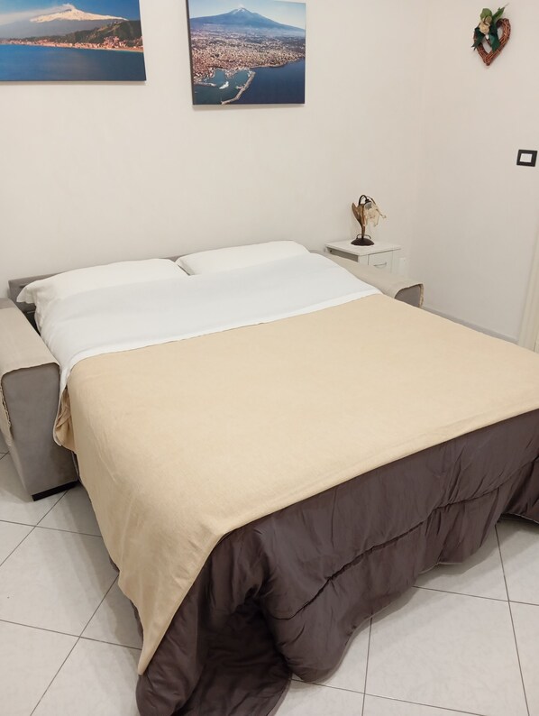 1 bedroom, iron/ironing board, WiFi, bed sheets