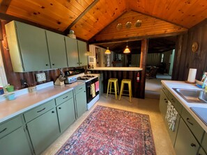 Microwave, oven, stovetop - Classic 3-Bed Lake Cabin in Minocqua (Minocqua)