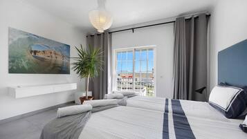 3 habitaciones, tabla de planchar con plancha, wifi y ropa de cama