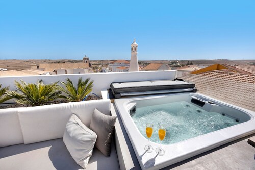 Maison de Vacances 'Surfer’s Sanctuary - Algarve' avec Vue sur la Montagne, Wi-Fi et Climatisation