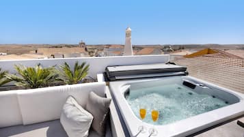 Tina de hidromasaje al aire libre