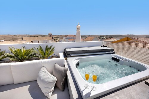 Maison de Vacances 'Surfer’s Sanctuary - Algarve' avec Vue sur la Montagne, Wi-Fi et Climatisation
