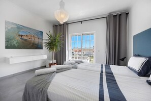 3 habitaciones, tabla de planchar con plancha, wifi y ropa de cama