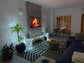TV, fireplace