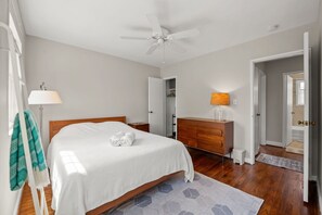 3 bedrooms, desk, iron/ironing board, WiFi