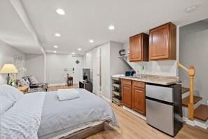 3 bedrooms, desk, iron/ironing board, WiFi