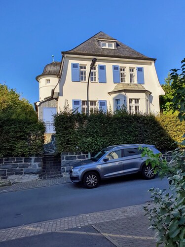 Ferienhaus 'Villa Meschede' mit privater Terrasse und privatem Garten