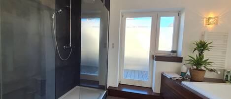 Shower, free toiletries, hair dryer, towels
