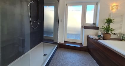 Ferienhaus 'Villa Meschede' mit privater Terrasse und privatem Garten