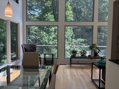 Upscale Wooded Retreat, Close to IU & East Side