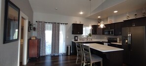 Microwave, oven, stovetop, dishwasher - Great Location! 2 bedroom/2 bath house, AC, WIFI Columbia Falls (Columbia Falls)