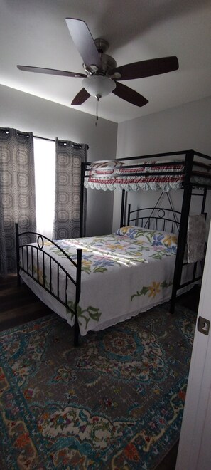 2 bedrooms, desk, free WiFi, bed sheets