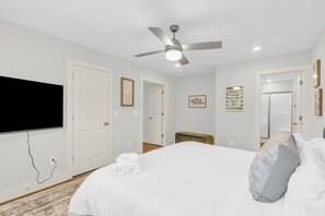 Desk, WiFi, bed sheets