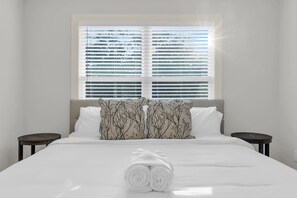 Desk, WiFi, bed sheets