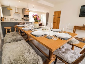 Dining - Isfryn (Mold)