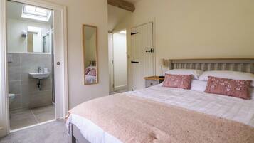 4 bedrooms, individually decorated, individually furnished, free WiFi