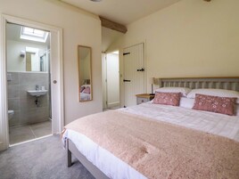 4 dormitorios, decoración individual, mobiliario individual