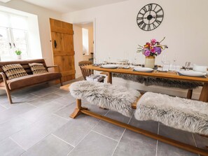 Interior - Isfryn (Mold)