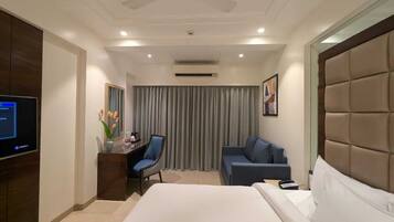 Minibar, desk, laptop workspace, blackout curtains