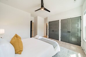 5 bedrooms, desk, iron/ironing board, WiFi