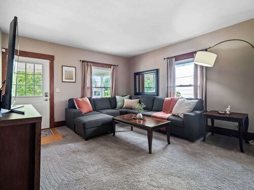 Entire Duplex|Historic District|Sleeps 12