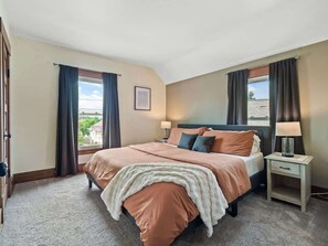 6 bedrooms, iron/ironing board, free WiFi, bed sheets