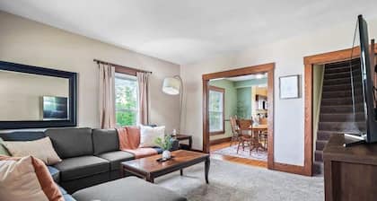 Entire Duplex|Historic District|Sleeps 12