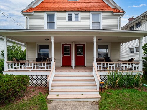 Entire Duplex|Historic District|Sleeps 12