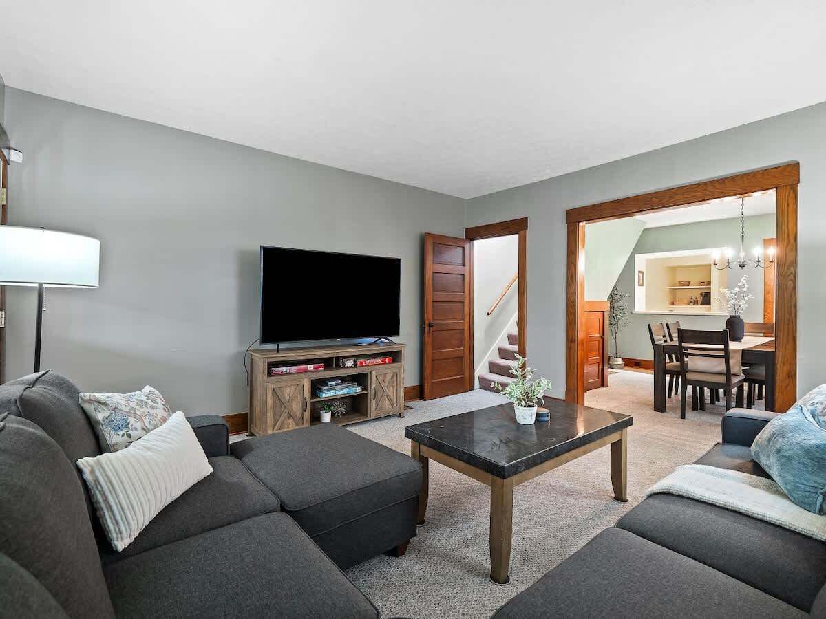 Smart TV, fireplace, offices