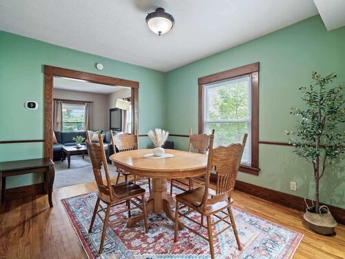 Historic District|Fully Stocked Kitchen|Sleeps 6