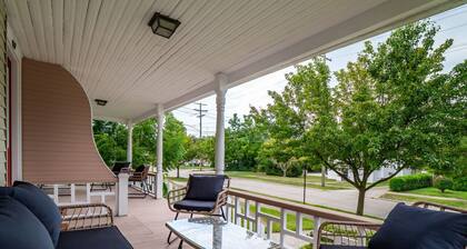 Historic District|Fully Stocked Kitchen|Coffee Bar|Sleeps 6