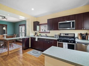 Fridge, microwave, oven, stovetop - Historic District - Fully Stocked Kitchen-Sleeps 6 (Bedford)