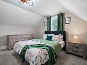 3 Schlafzimmer, Schreibtisch, Bügeleisen/Bügelbrett, kostenloses WLAN