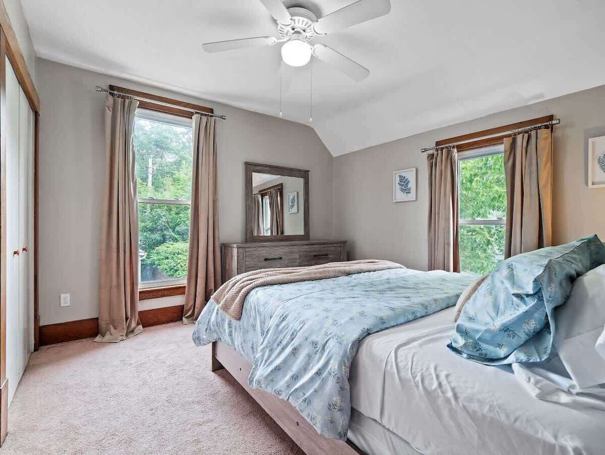 3 bedrooms, iron/ironing board, free WiFi, bed sheets