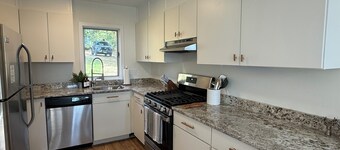 Completely Updated 3 bdrm Home- Minutes from Mt. Snow and the Hermitage Club