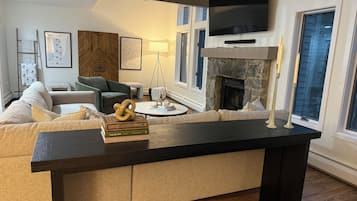 TV, fireplace
