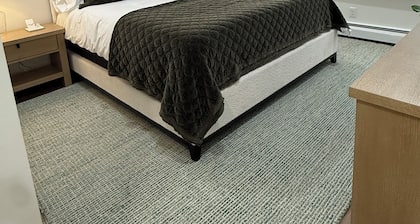 Completely Updated 3 bdrm Home- Minutes from Mt. Snow and the Hermitage Club