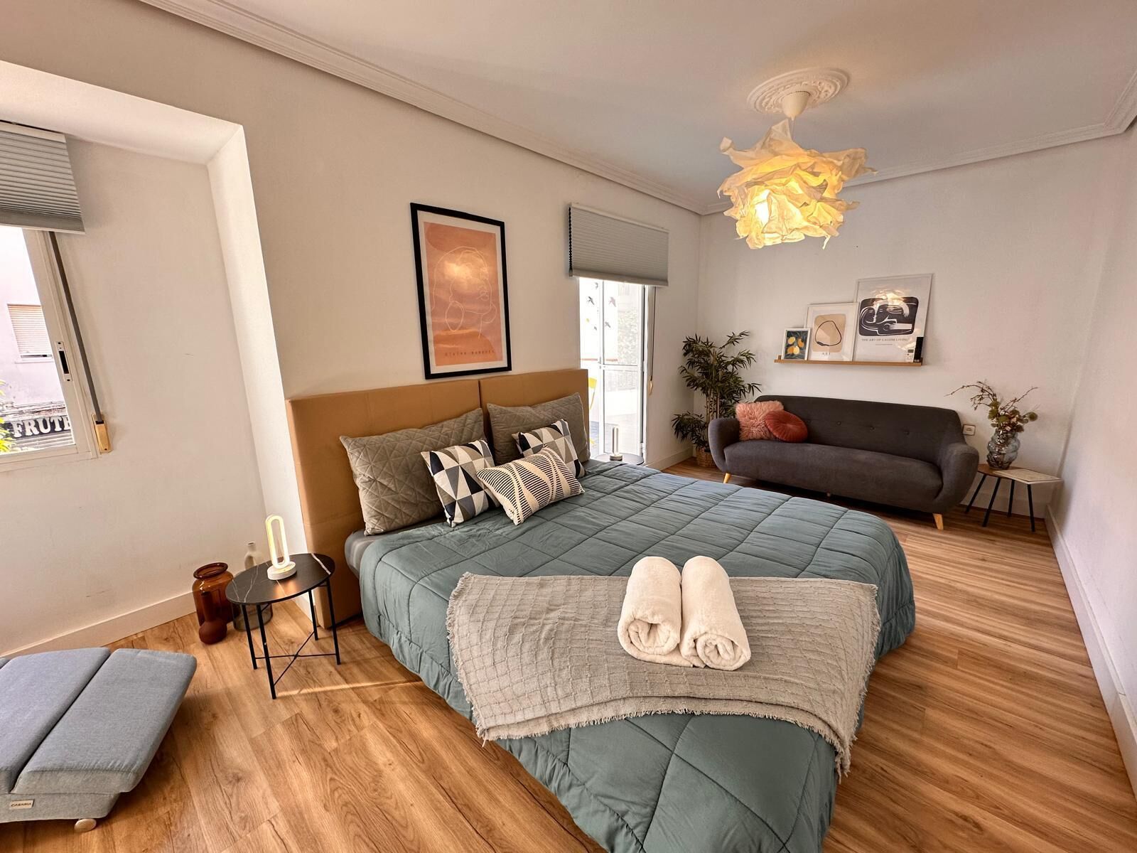 1 bedroom, bed sheets