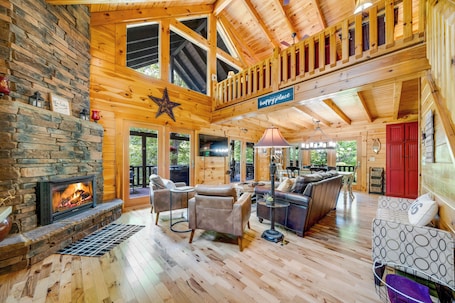 TV, fireplace. Spacious 3BR Lake Lure Retreat with Bunk Room Sleeps 16-Family & Pet Friendly