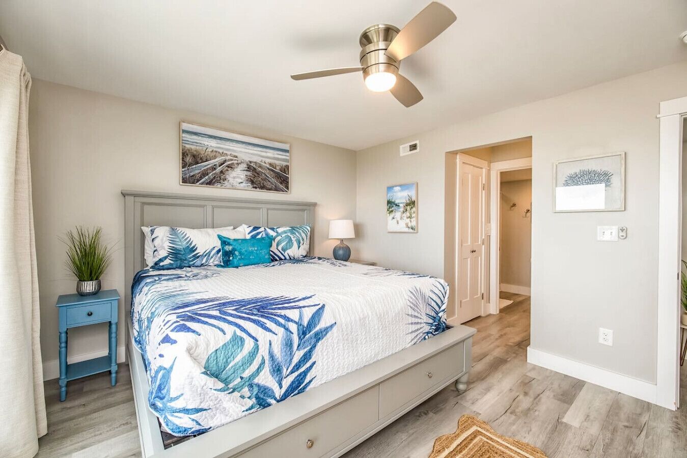 3 slaapkamers, een strijkplank/strijkijzer, reisbedje, wifi