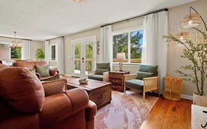 Télévision, cheminée, jeux vidéo, baby-foot