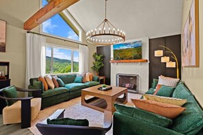 Televisión, chimenea, videojuegos y futbolito 