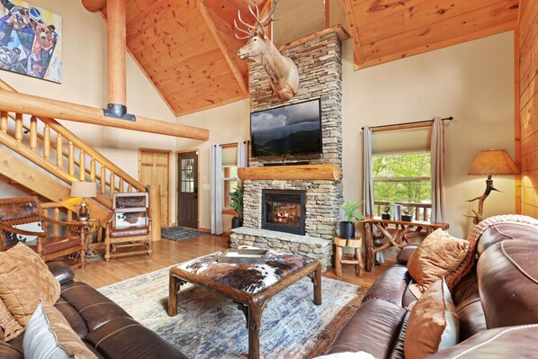 Een smart-tv en een open haard