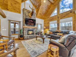 Smart TV, fireplace, ping pong - Hot Tub • Game Room • Near Slopes • Sleeps 10 (Beech Mountain)