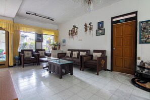 Lobby - OYO 3067 Flamboyan Homestay Syariah (Batu)