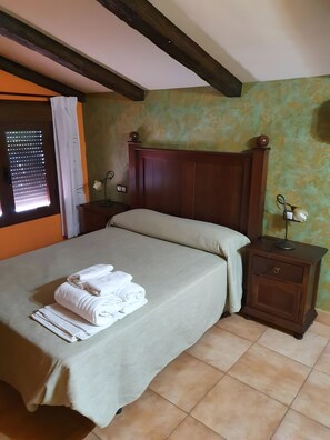 Iron/ironing board, WiFi, bed sheets