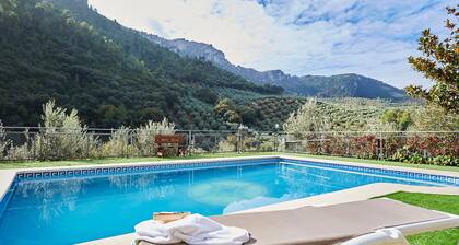 Rural House 'Fuente Los Avellanos' with Mountain View, Wi-Fi and Air Conditioning