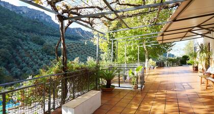 Casa Rural 'Fuente Los Avellanos' avec Vue sur la Montagne, Wi-Fi et Climatisation