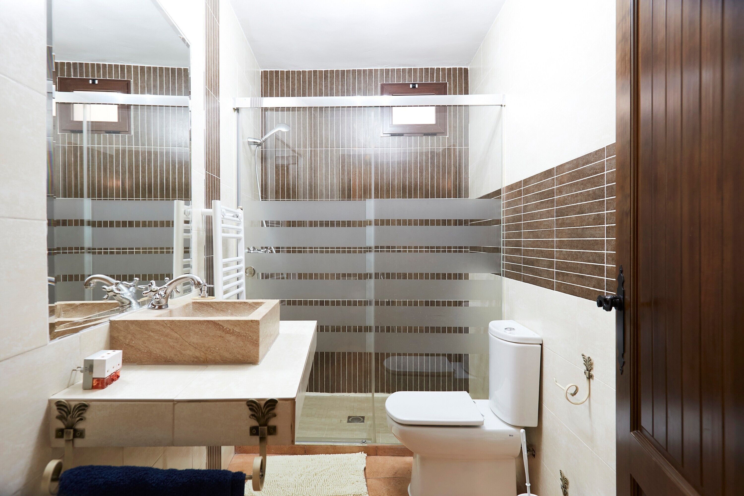 Dusche, Haartrockner, Handtücher